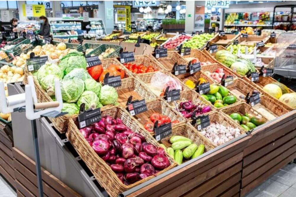 LJUDI I PO POLA SATA ČEKAJU U REDOVIMA KAKO BILI KUPILI NAJTRAŽENIJI SRPSKI PROIZVOD: Preci BEZ TOGA NISU MOGLI