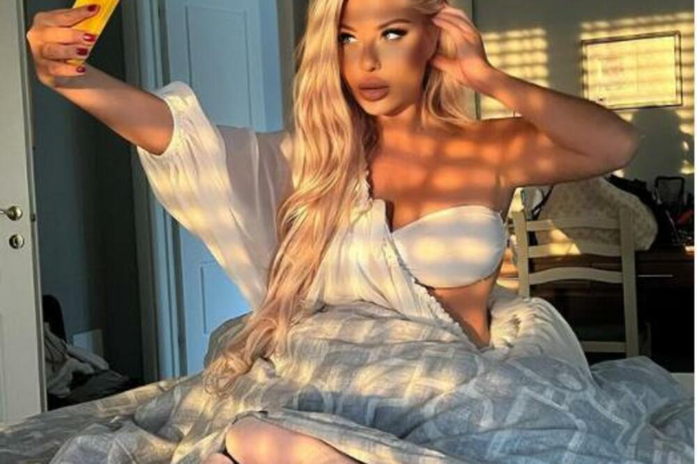 SEVNULA BOMBASTIČNA ANDREINA FOTKA, OGROMNE GRUDI U PRVOM PLANU: Pevačica DETONIRALA INSTAGRAM, kadar je BAŠ VRUĆ!