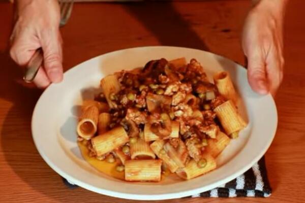 KUĆNE BOLONJEZE NA DRUGAČIJI NAČIN: Ako dodate ova DVA SASTOJKA ukus će biti još bolji!