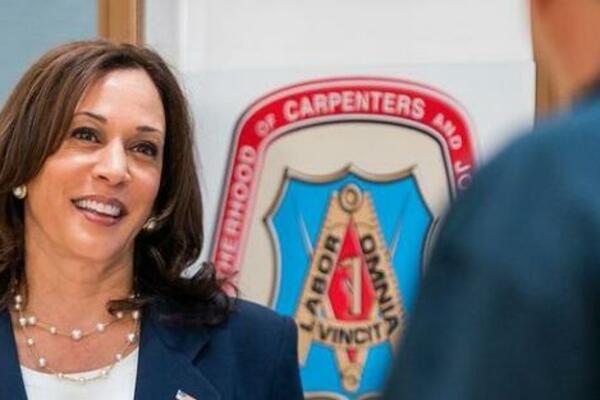 Kamala Haris istakla utiske nakon sastanka sa MAKRONOM