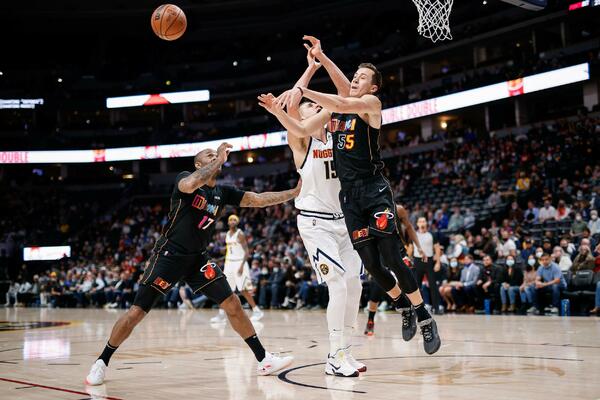 KOŠARKAŠKA LEGENDA UPOZORAVA: Mislim da ljudi ne shvataju koliko je Jokić jak (FOTO)