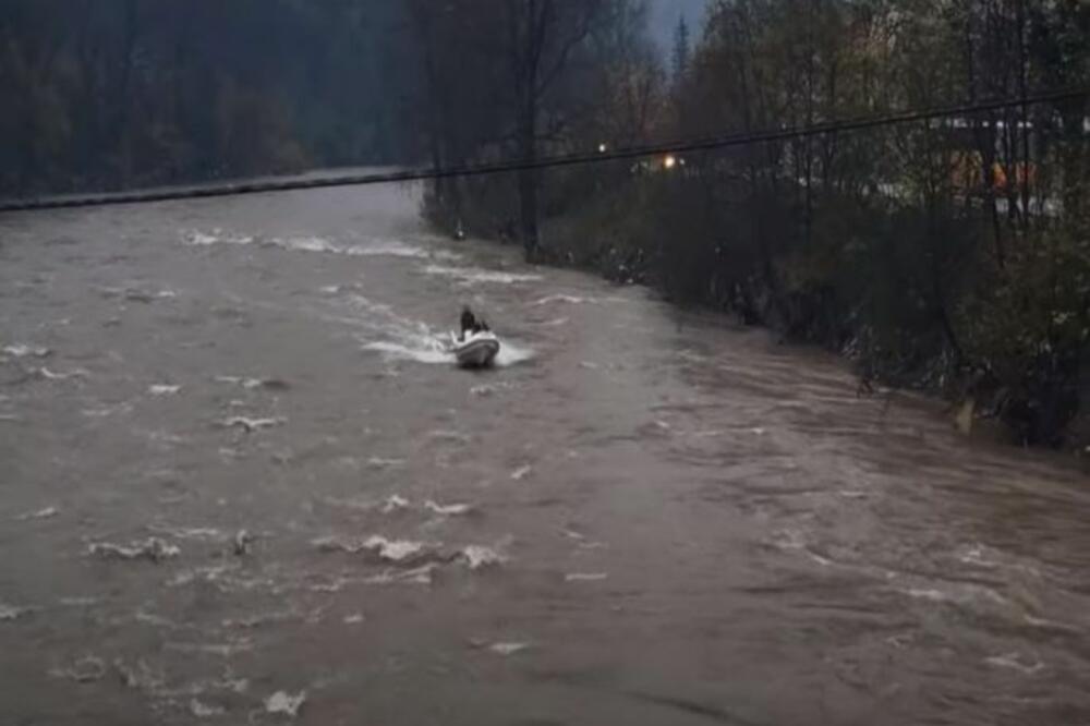 USLEDILA HITNA EVAKUACIJA: Izlila se reka u BiH