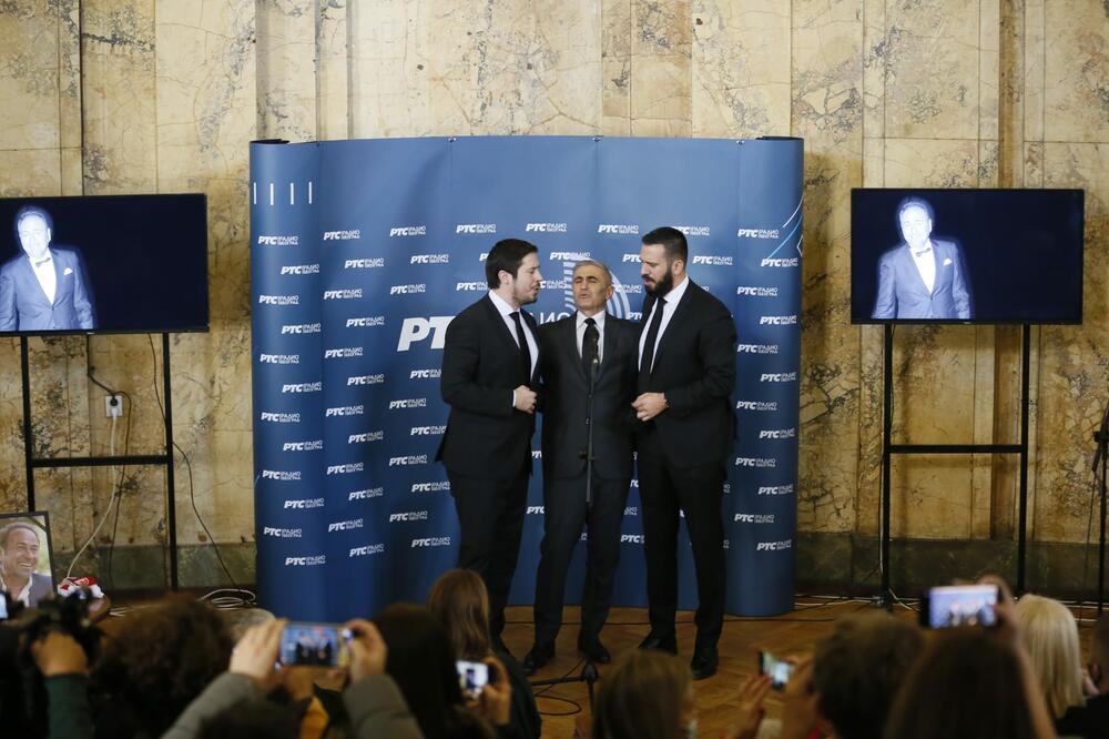 POTRESAN GOVOR ZVEZDINE LEGENDE NA KOMEMORACIJI MARINKA ROKVIĆA: Crveno-beli dres tik uz sliku pevača! (FOTO)