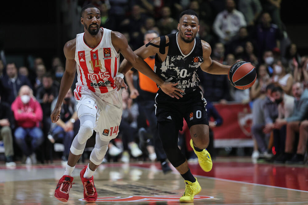 Eli Okobo, Ostin Holins