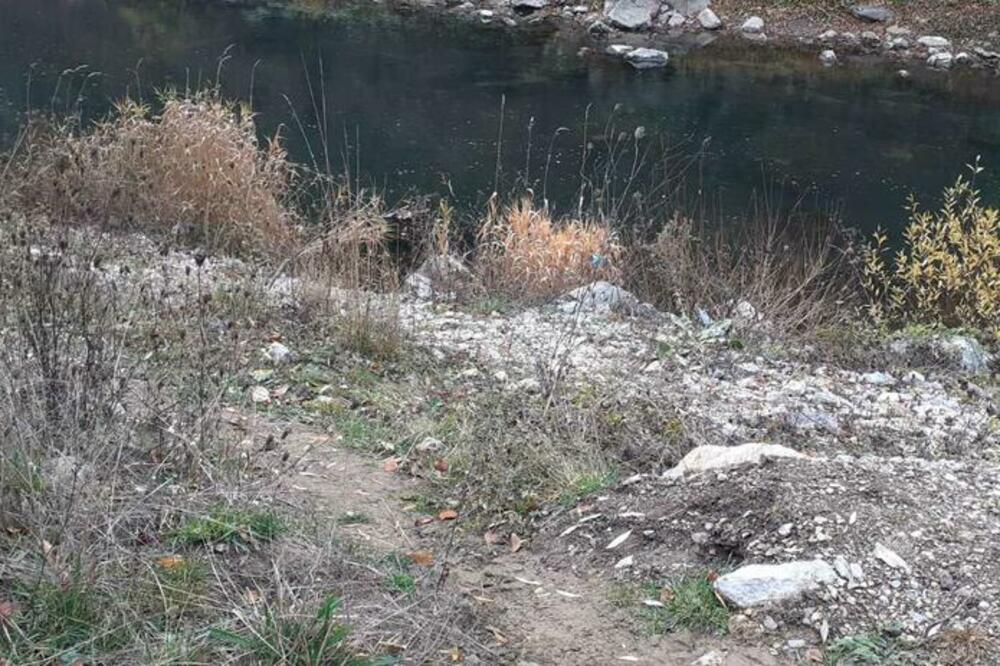 NA MESTU GDE JE PRONAĐENO TELO DEVOJKE IZ KRALJEVA STOJE JEZIVI TRAGOVI! Policija u potrazi za ubicom (FOTO)