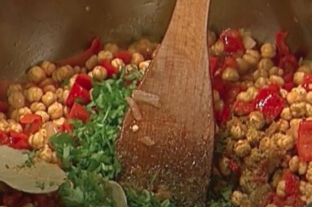 SAMO JEDNA ŠAKA OVE NAMIRNICE OPORAVLJA ORGANIZAM: Sada je njeno VREME, ISKORISTITE GA (FOTO)