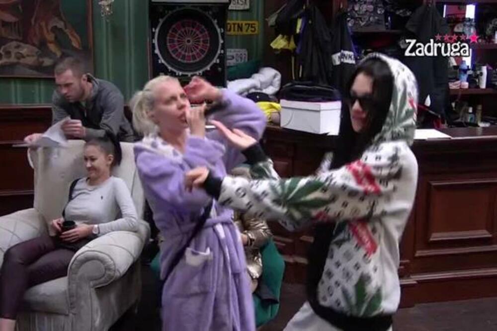 TARIN BIVŠI NE SKIDA POGLED SA NJE: Dok Simova pleše, Mateja je VREBA pogledom! (VIDEO)