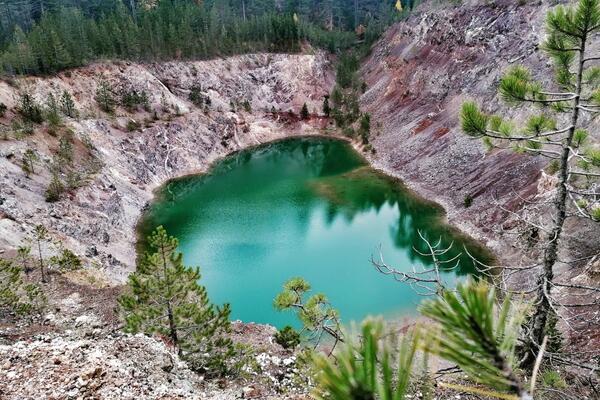 KOPALI RUDU, A ONDA JE PRIRODA NAPRAVILO ČUDO: Ovo srpsko jezero je PREDIVNI TIRKIZNI DRAGULJ (FOTO)