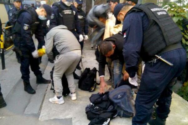 VELIKA POLICIJSKA AKCIJA! Pronađeno 82 ilegalna migranta na teritoriji Savskog venca i Starog grada