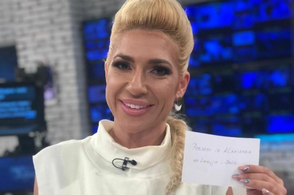 OVO NIJE OČEKIVALA! JOVANI JEREMIĆ IZNENADA STIGAO POKLON USRED JUTARNJEG: Tek da čujete i OD KOG MOĆNIKA! (FOTO)