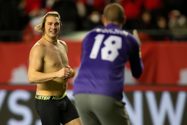 BORJAN BRANIO U TRENERCI, NAVIJAČ TRČAO U GAĆAMA: Kanađani ostali neporaženi, golmana Zvezde porede sa Kiraljijem!