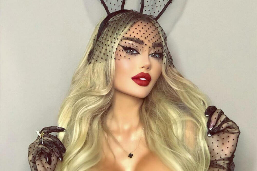 ANA KORAĆ PROMENILA IMIDŽ, A U KADAR JOJ UPALI OGROMNI SILIKONI! Izazovni video mami uzdahe, zavodi provokacijom!