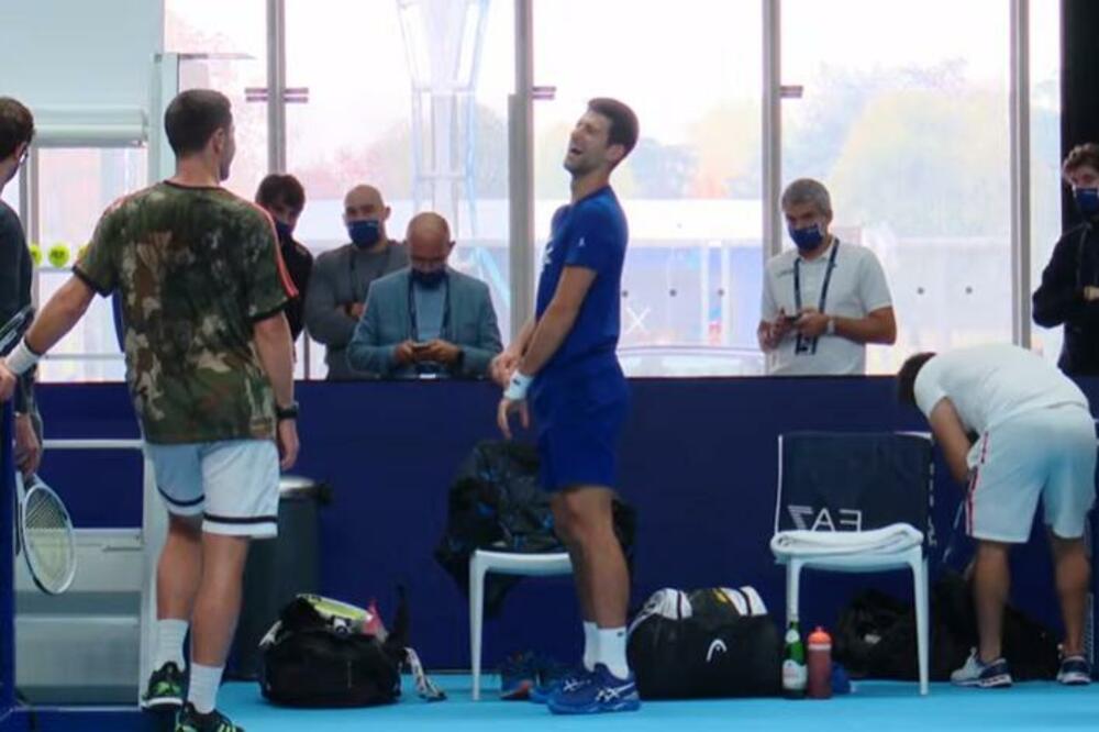 ĐOKOVIĆ NA PRVOM TRENINGU U TORINU SA JEDNIM OD GLAVNIH RIVALA: Odlično je raspoložen! (VIDEO)