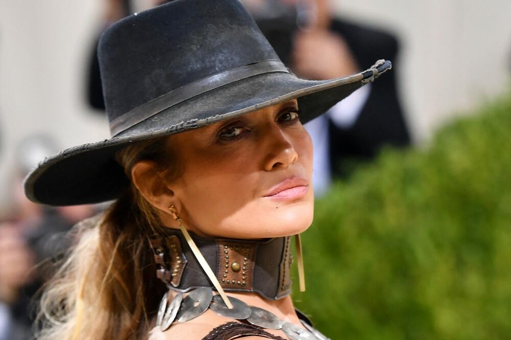 KADA NEMA FRIZURE I ŠMINKE! OVO JE PRAVO LICE DŽENIFER LOPEZ: Ceo svet komentariše u ČUDU, evo kako zaista izgleda