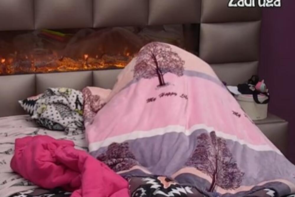 INTIMNE SCENE KAKVE KAMERE NIKADA NIJE SNIMILA: Filip se popeo na Dalilu, a onda je ona počela da VRIŠTI!