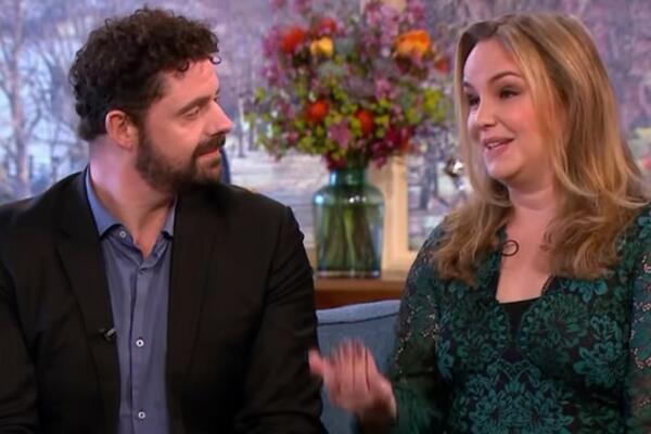 DANIMA SE NIJE KUPAO I SMRDEO NA ALKOHOL: Ona ga je UGLEDALA i ZALJUBILA se u NJEGOVE oči, ovako danas ŽIVE