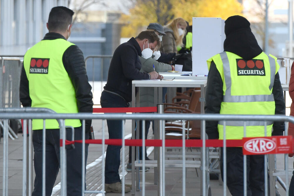 NEVAKCINISANIMA U AUSTRIJI PRETE PAPRENE KAZNE AKO KRŠE MERE: Policija kontroliše poštovanje "2G" pravila