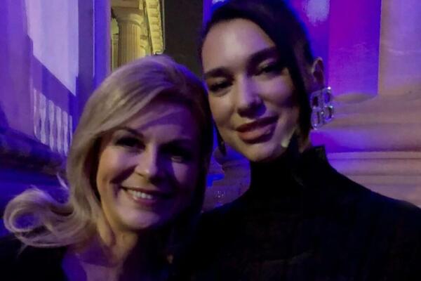 KOLINDA I DUA LIPA ZAGRLJENE POZIRAJU! Bivša predsednica podelila fotografiju, a onda pomenula Hrvate i Albance