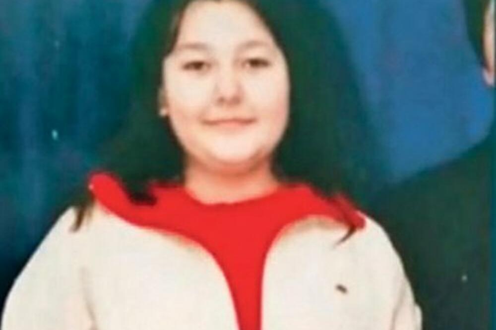 DA LI PREPOZNAJETE PEVAČICU SA SLIKE? Izrasla je u PRAVU RIBETINU, muškarci LUDE za njom! (FOTO)