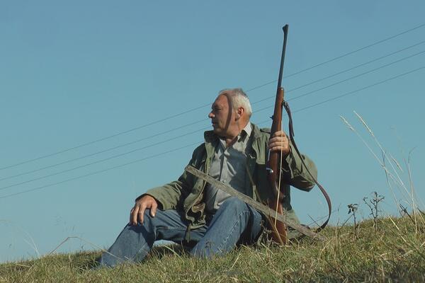 MEŠTANI KRĆEVACA U STRAHU: Lovci sa puškama šetaju oko kuće, ispred nogu im je pao mrtav fazan