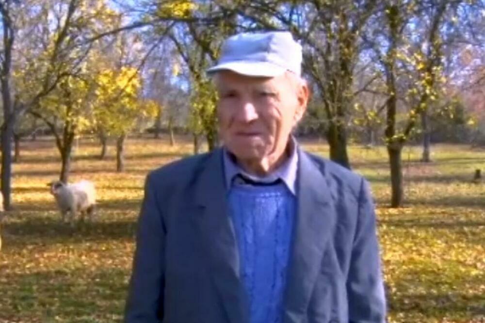 DEDA RADOLJUB JE PRIMER SVIMA: Poslednji put je bio kod lekara 1952, popije koju rakiju i uvek je aktivan (FOTO)