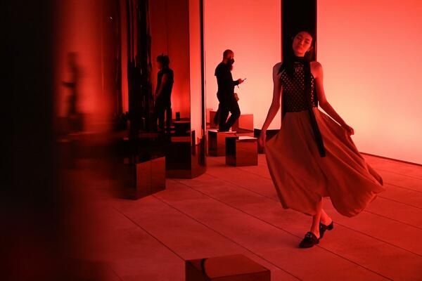 Sutra aukcija Moda za humanost u organizaciji Međunarodnog kluba žena iz Beograda!