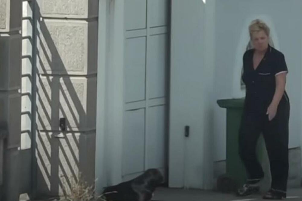 SNEŽANA USNIMLJENA DOK BACA TEPIH U KANTU: Uzela stvar u svoje ruke, ĐUBRE SAMA IZBACUJE, pomoćnica joj ne treba!