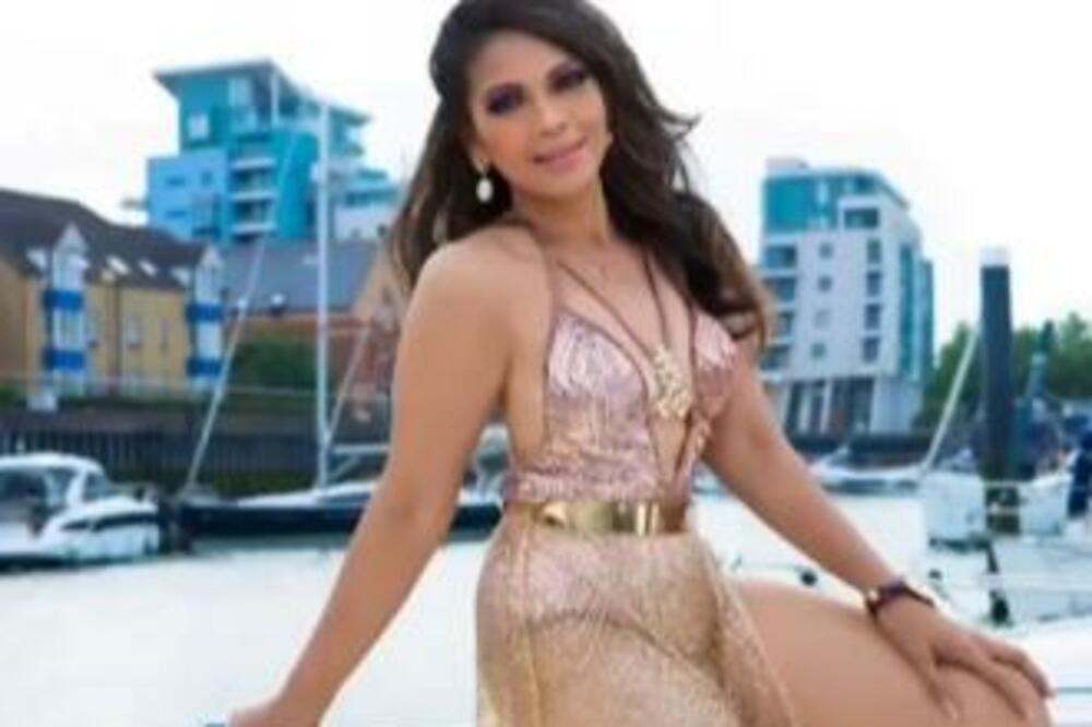 VILICE PADAJU KADA ME VIDE, A MOMCI SE ŠOKIRAJU JER IM MOGU BITI MAJKA: Od vrele Lajze bi vam moglo POZLITI (FOTO)