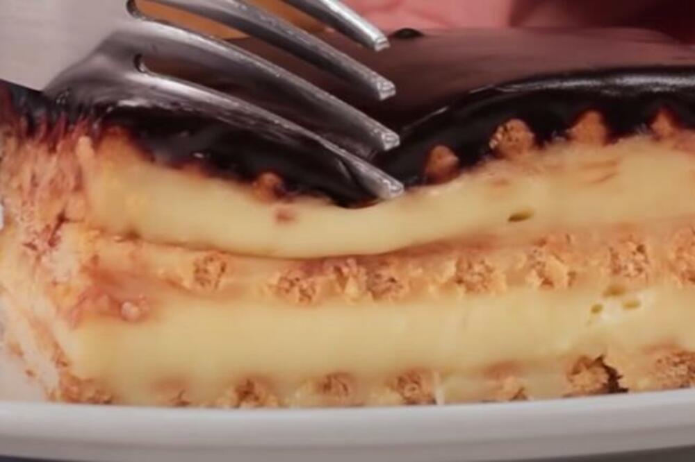 BRZA I SLATKA POSLASTICA SA PUDINGOM: Ekler torta BEZ PEČENJA, prste da POLIŽETE (RECEPT + VIDEO)
