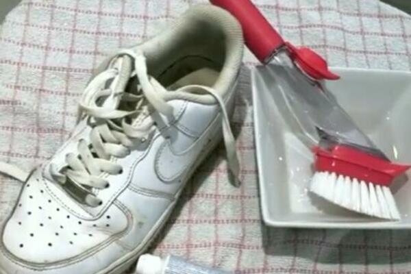 SMESA OD 3 SASTOJKA ČISTI ĐON OD PATIKA BOLJE NEGO BILO ŠTA: Rezultat će vas ZAPANJITI