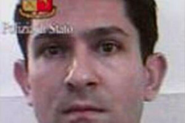 "ČETVRTI ČOVEK" JE NAJTRAŽENIJI SRBIN U SVETU: Sumnjiči se za višemilionske pljačke, krije se u rodnom Obrenovcu!?