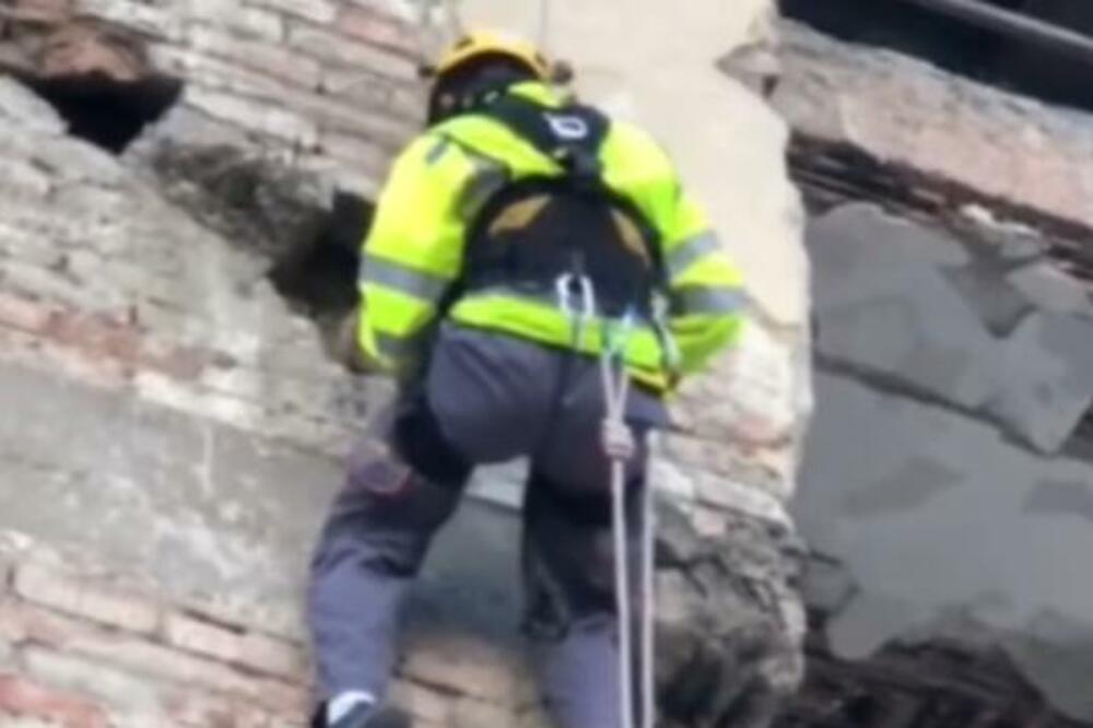 AKCIJA SPASAVANJA U TAKOVSKOJ IMA SVOG HEROJA: Mače zaglavljeno u pukotini NATO bombi dozivalo POMOĆ (VIDEO)
