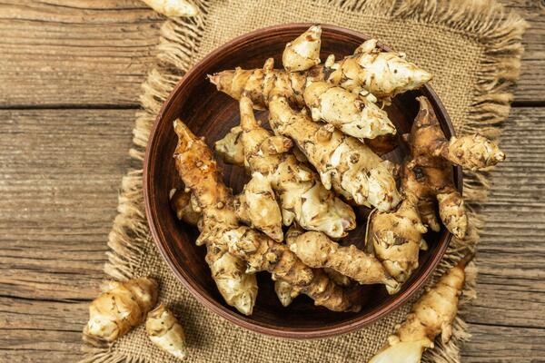 JEDNA OD RETKIH BILJAKA KOJA IMA LEKOVIT I KOREN I LIŠĆE: A ako je SPREMITE NA OVAJ NAČIN PREPORODIĆE vaš ORGANIZAM