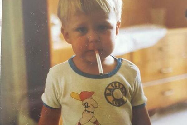 PREPOZNAJETE LI SRPSKOG GLUMCA SA SLIKE? Žene sa SVIH STRANA SVETA danas LUDUJU za njim, ozbiljan je FRAJER!