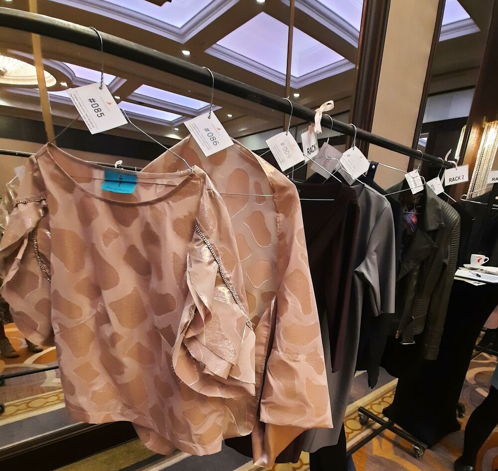 Modna aukcija, Haljine, Hajat