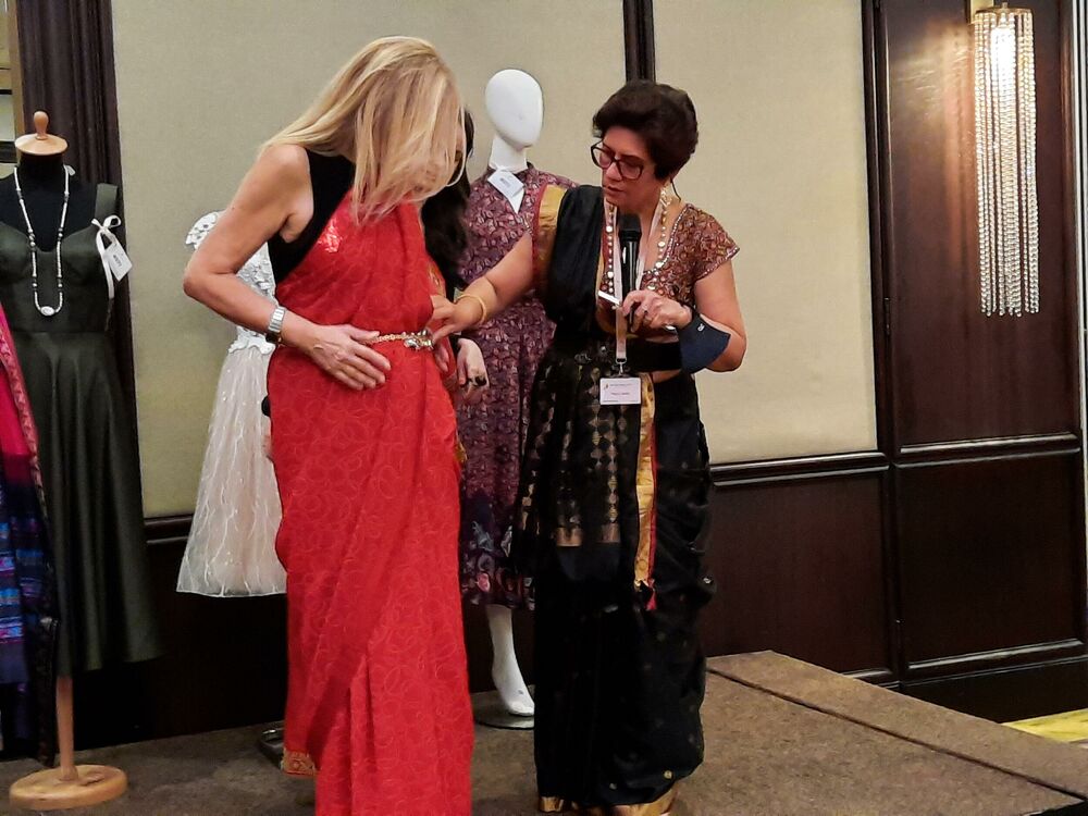 Modna aukcija, Haljine, Hajat