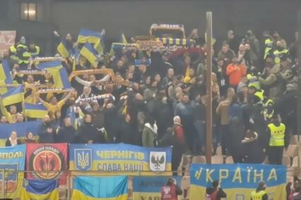FRKA NA TRIBINAMA PRED MEČ BiH - UKRAJINA: Ruska zastava okrenuta naopako napravila POMETNJU! (VIDEO)