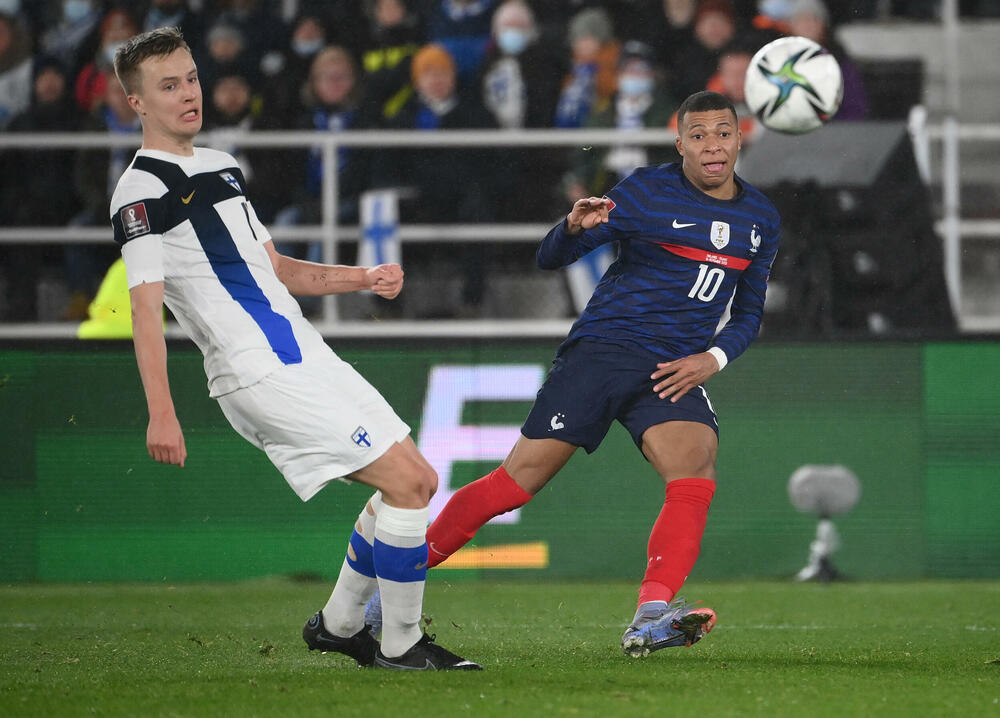 Fudbalska reprezentacija Francuske, Fudbalska reprezentacija Finske