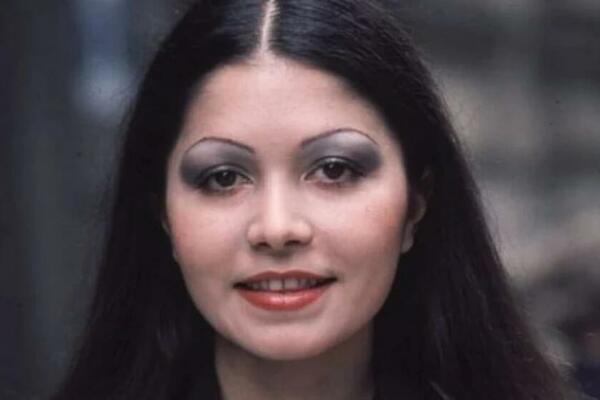 NJENA PRIRODNA LEPOTA JOŠ UVEK TRAJE: Slika naše zvezde iz mladosti dokazuje koliko je PLENILA, danas ima 70 godina