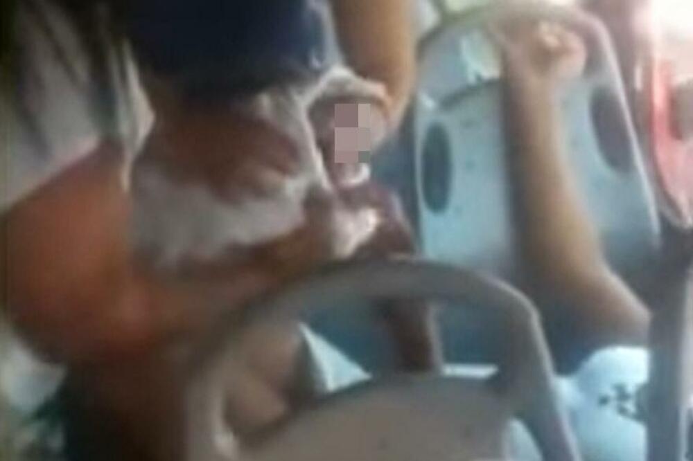 ANA POMOGLA ŽENI DA SE PORODI U GRADSKOM PREVOZU! Kada je vozač čuo šta se dešava, odmah se dosetio OVOGA (VIDEO)