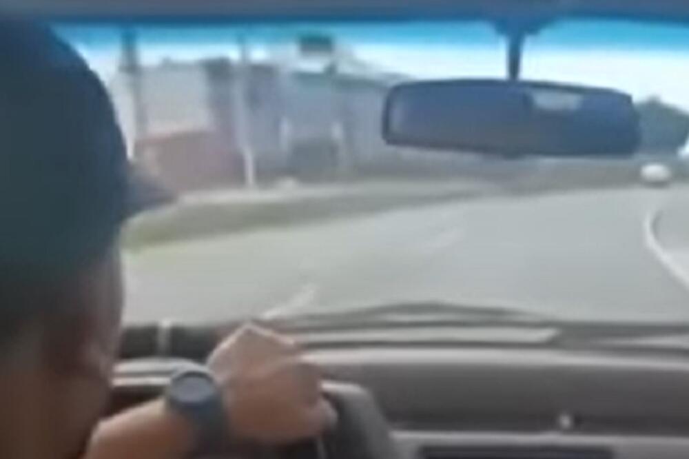 SNIMILI TRENUTAK NESREĆE: Vozili nekontrolisanom brzinom, vozač izgubio kontrolu nad vozilom! (VIDEO)