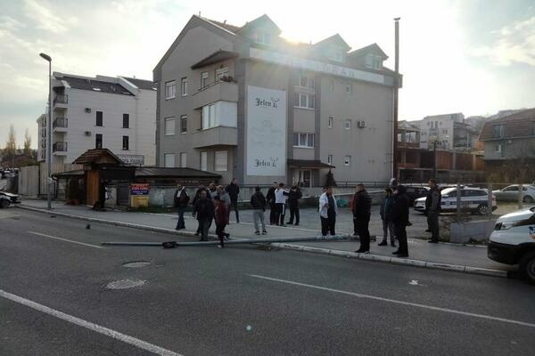 POZNATO KO JE SEDEO ZA VOLANOM U NESREĆI NA MIRIJEVSKOM BULEVARU! Udario u stub ulične rasvete i pokosio ženu