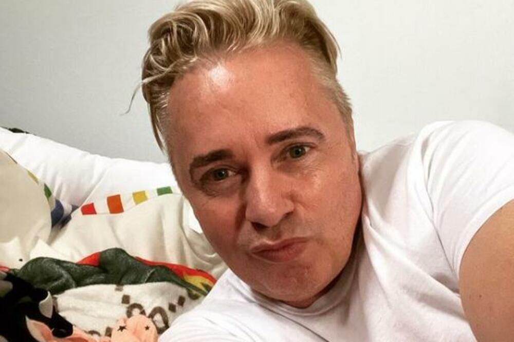 OTAC BEBI KUPIO POKLON ZBOG KOG ĆETE SE FRAPIRATI: Košta "samo" 700.000 DOLARA!