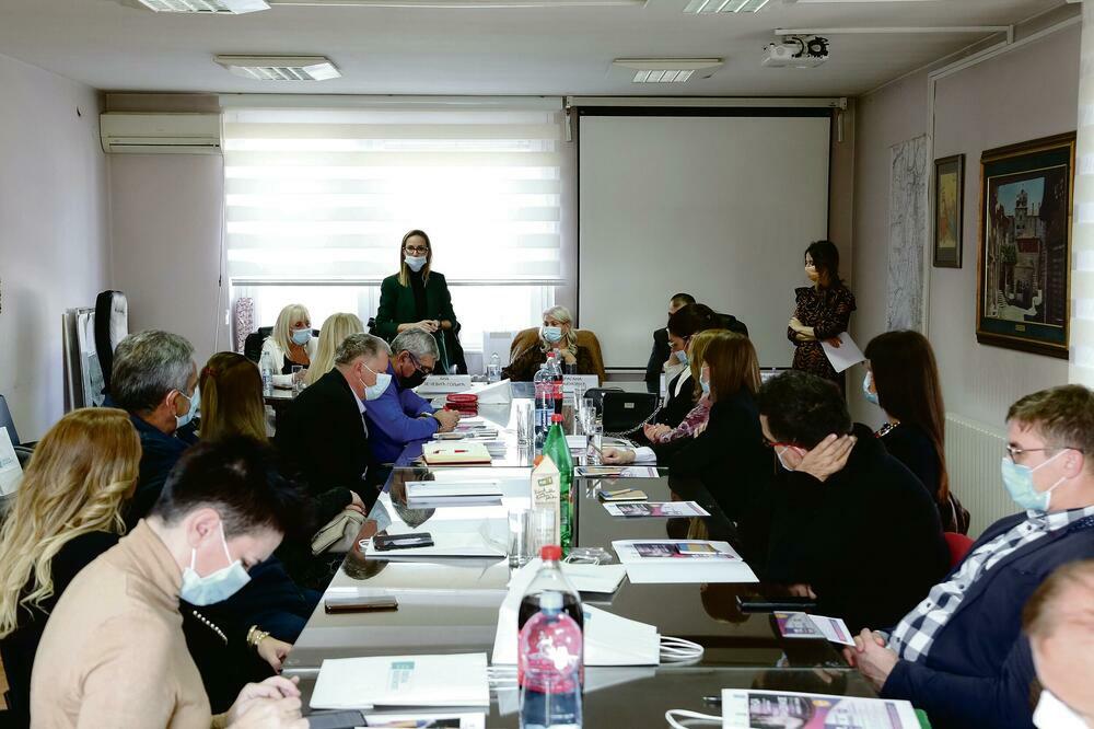 VAŽNA JE EDUKACIJA ŽENA Žene često ne znaju šta je nasilje