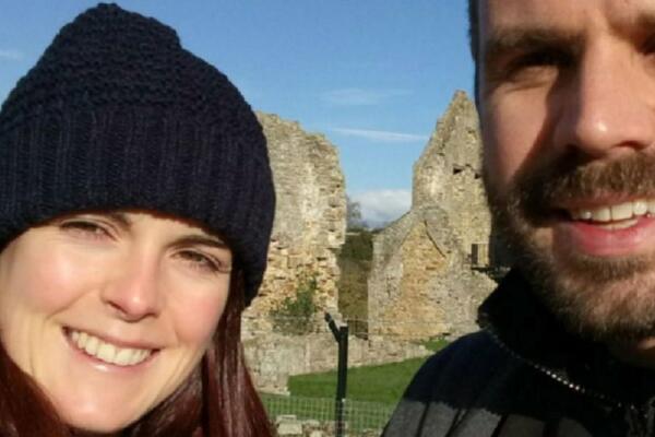 FILIP SUMNJAO DA GA ŽENA VARA, PA ODLUČIO DA JE PRATI: Kad je ugledao sa kim je u autu, IZBEZUMIO SE!