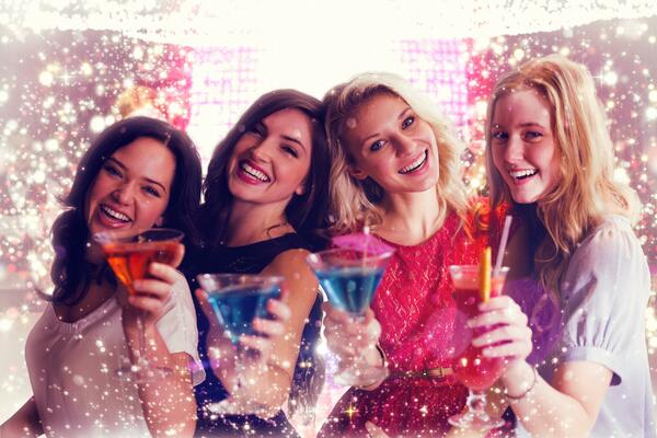 5 STVARI KOJE LJUDI NAJČEŠĆE RADE U KAFIĆIMA: Niste ni znali da mogu da vam donesu OGROMNU nagradu i slavu!