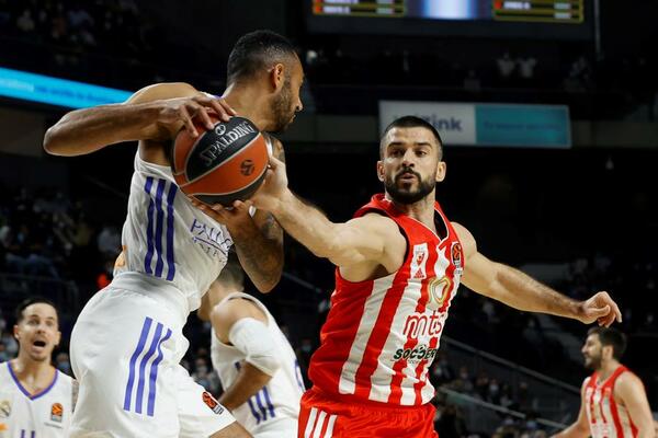 DVA RAZLIČITA POLUVREMENA: Zvezda sjajna u prvom, Real uništio Radonjićev tim u drugom delu meča (FOTO)