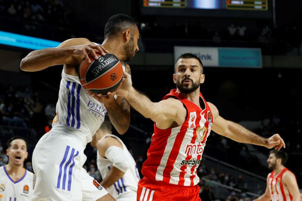 DVA RAZLIČITA POLUVREMENA: Zvezda sjajna u prvom, Real uništio Radonjićev tim u drugom delu meča (FOTO)