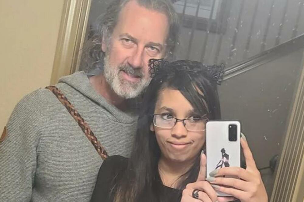 KONAČNO MOŽE DA BUDE SVOJA: Udala se "žena mačka", nosi mačje uši u krevetu, njen muž ne može da odoli