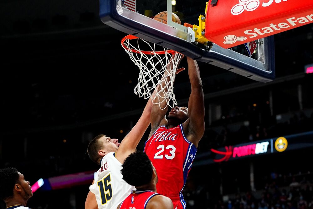 Čarls Besi (desno) u dresu Filadelfije